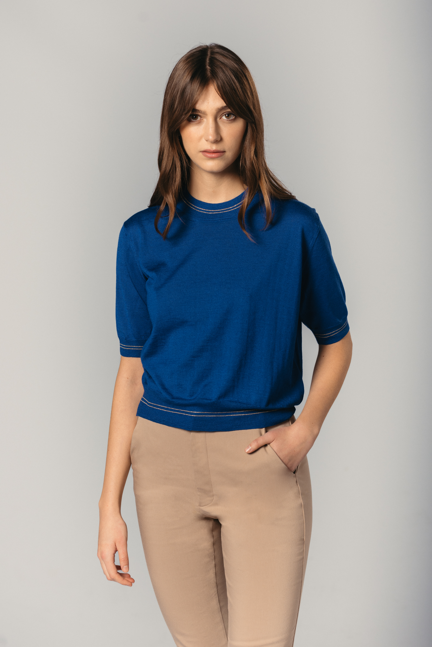 SHORT BLUE SWEATER